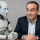 Mensch und künstliche Intelligenz arbeiten gemeinsam im Unternehmenskontext